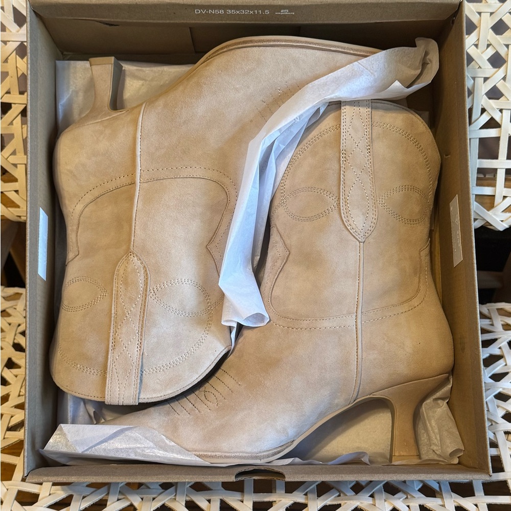 Dolce Vita Beige Suede Heeled Western Angel Boots Size 11 - Picture 4 of 5
